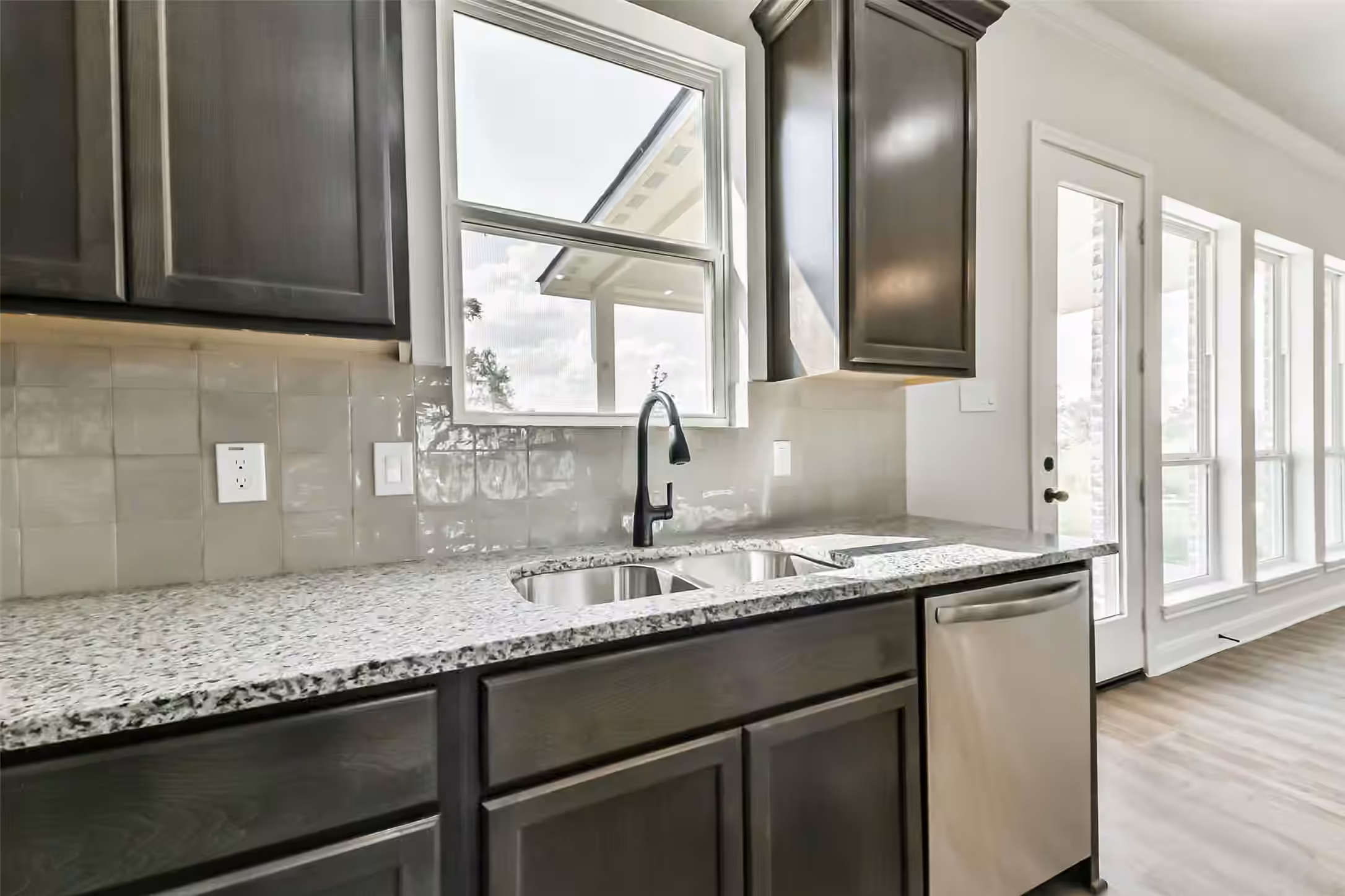 Photo 5 of 6427 Tomahawk Drive, Baytown, TX