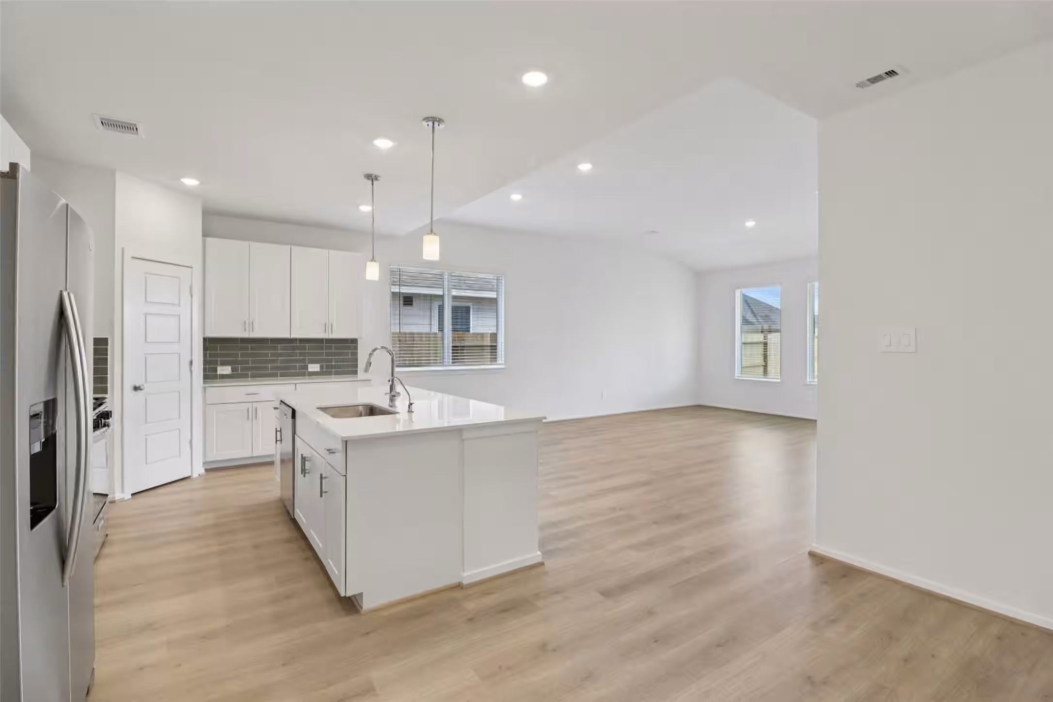 Photo 3 of 5217 Redbud Valley Drive, Pearland, TX