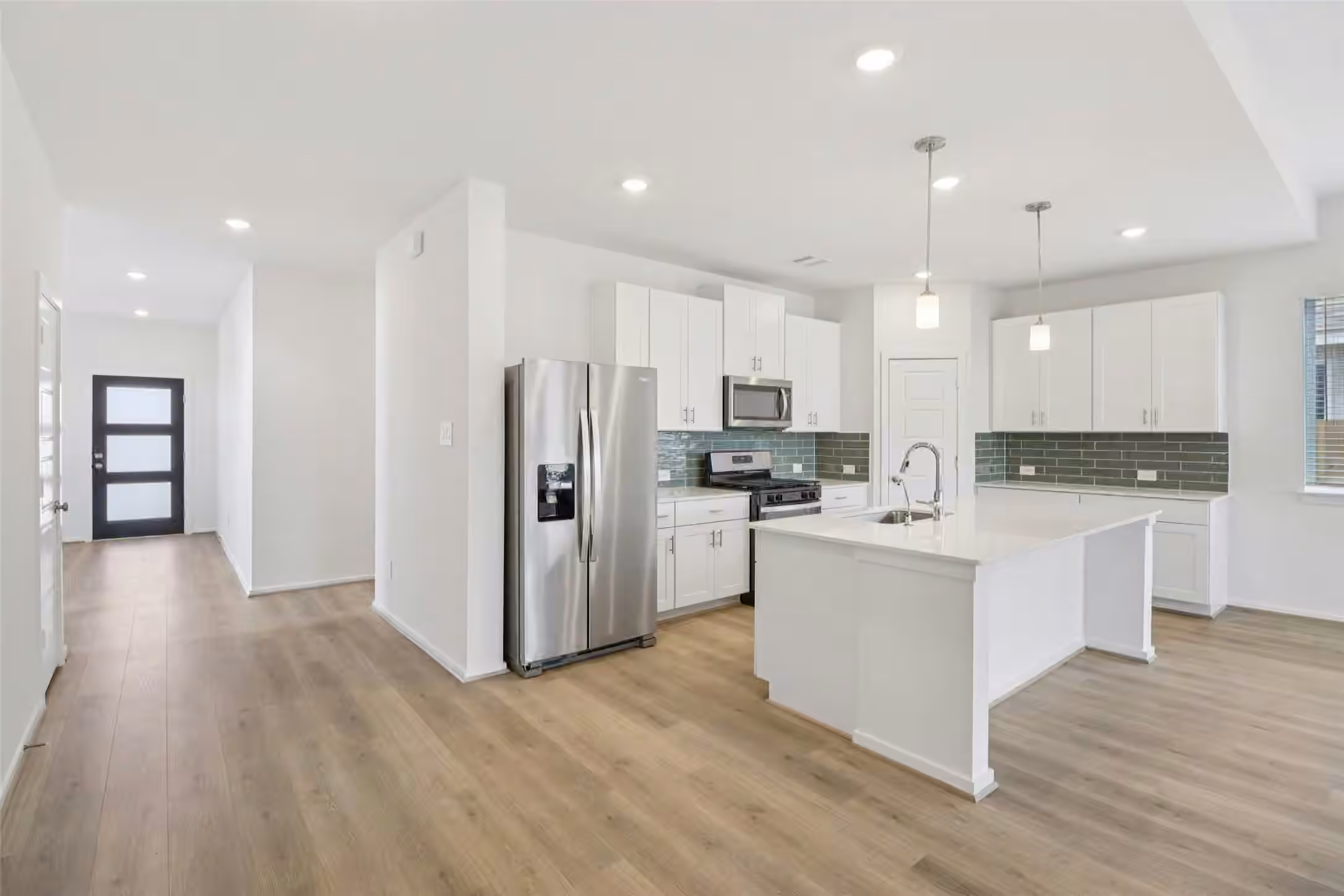 Photo 4 of 5217 Redbud Valley Drive, Pearland, TX