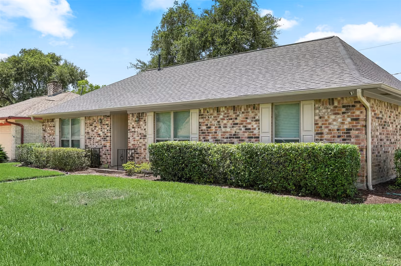 Photo 4 of 3002 Village Lane, Deer Park, TX