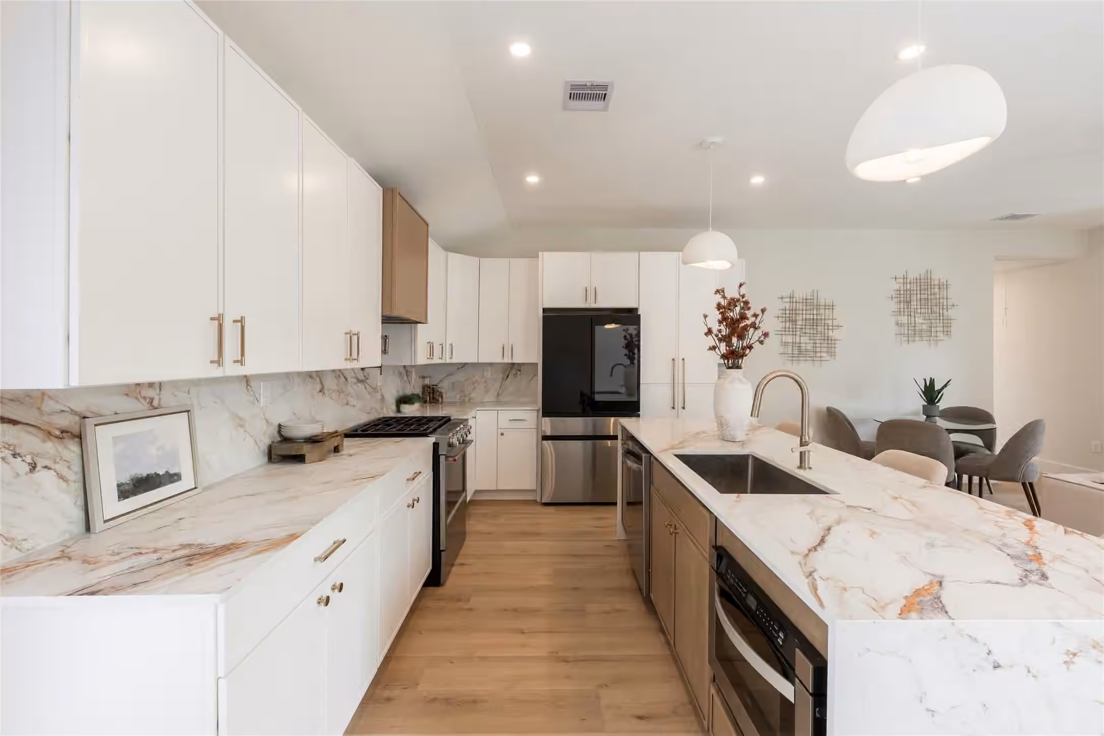 Photo 5 of 4755 Marietta Lane, Houston, TX