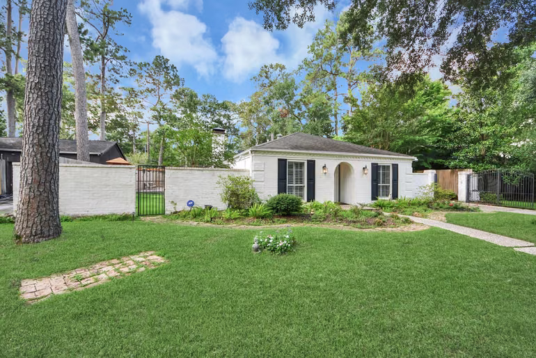 Photo 3 of 10115 Holly Springs Drive, Houston, TX