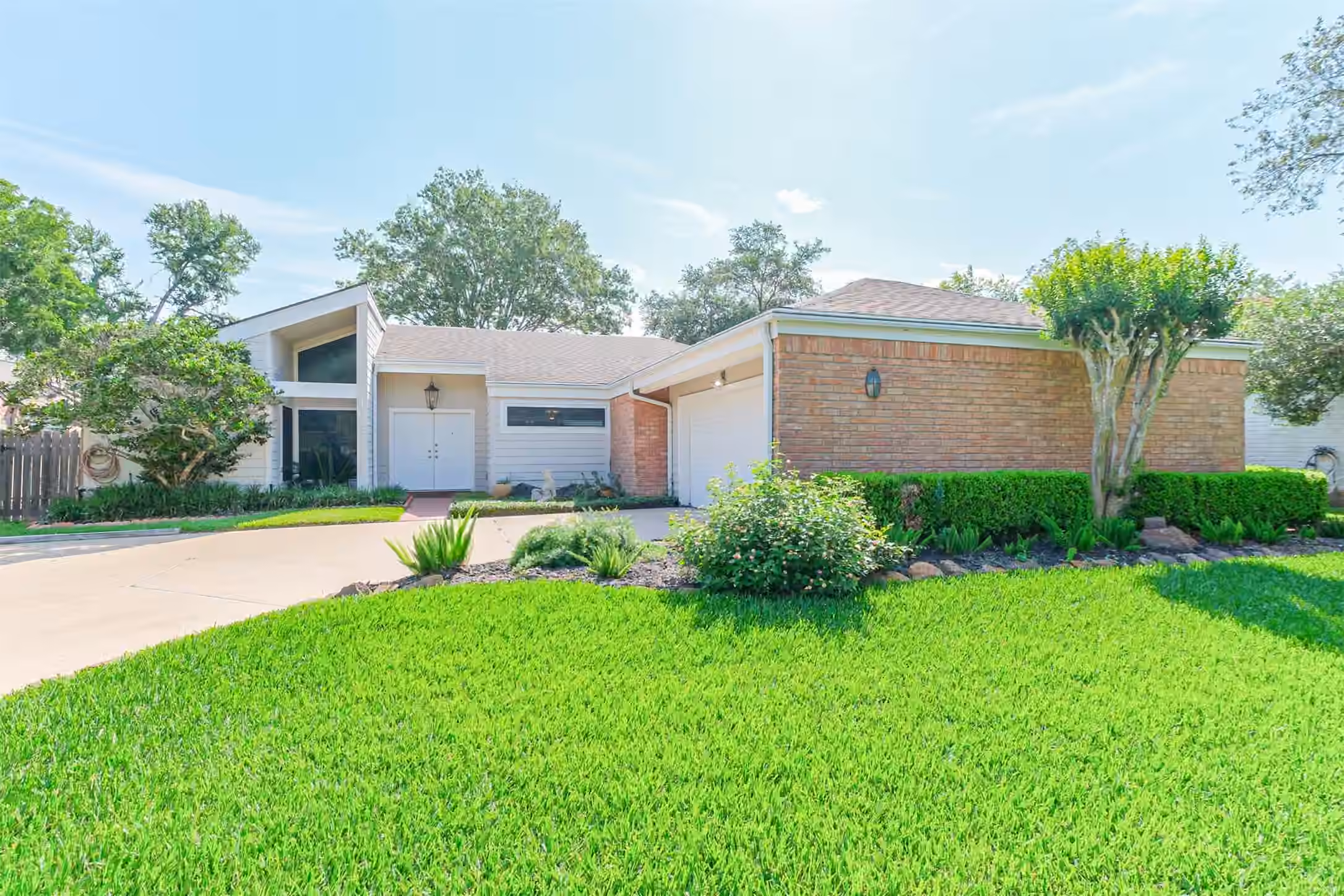 Photo 2 of 1007 Arrow Hill Road, Houston, TX