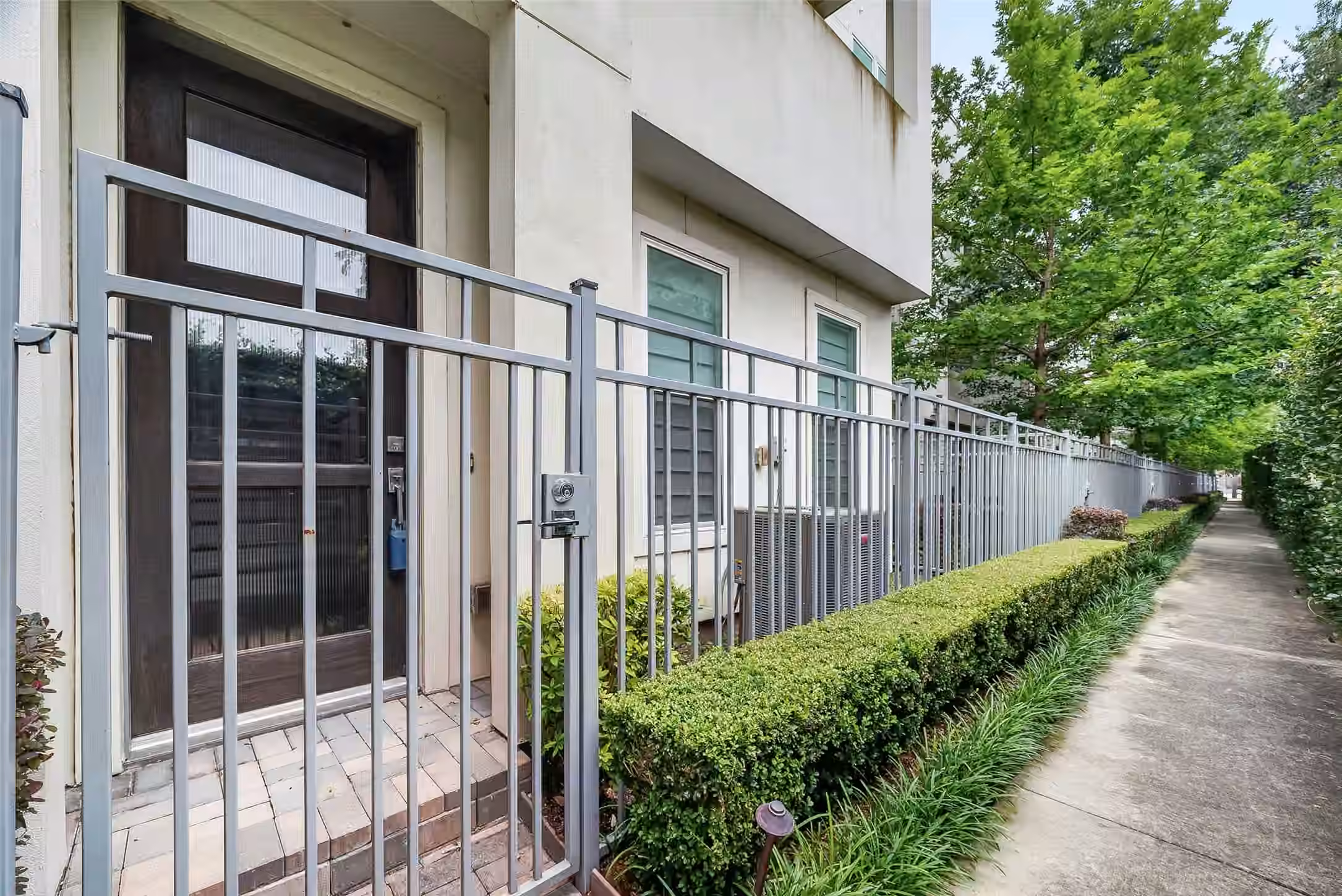 Photo 5 of 3127 Leeland Street, Houston, TX