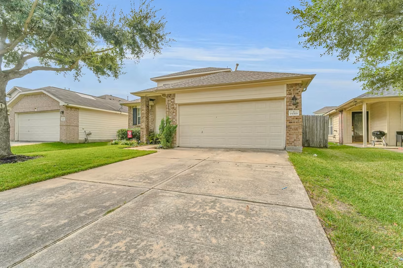 Photo 2 of 19319 Poppy Grove Lane, Cypress, TX