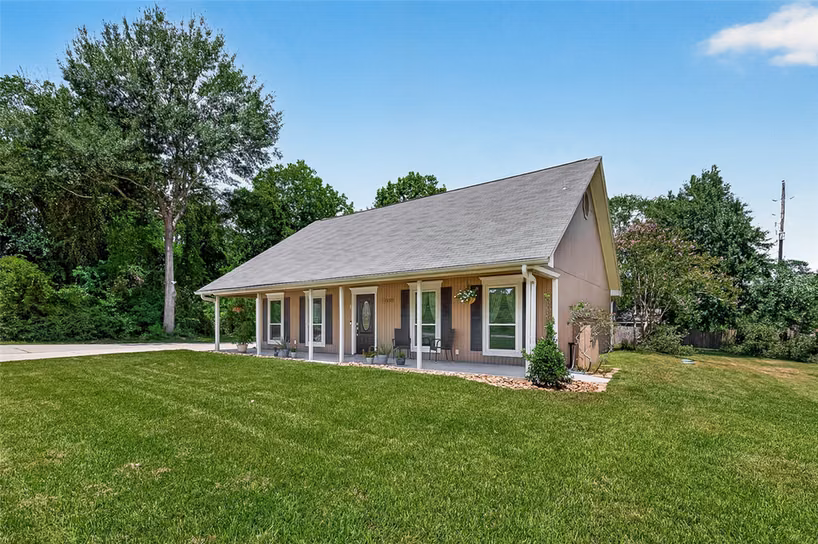 Photo 2 of 12202 Coachman Lane, Pinehurst, TX