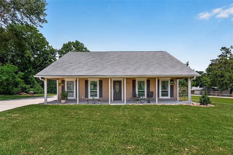Photo 3 of 12202 Coachman Lane, Pinehurst, TX