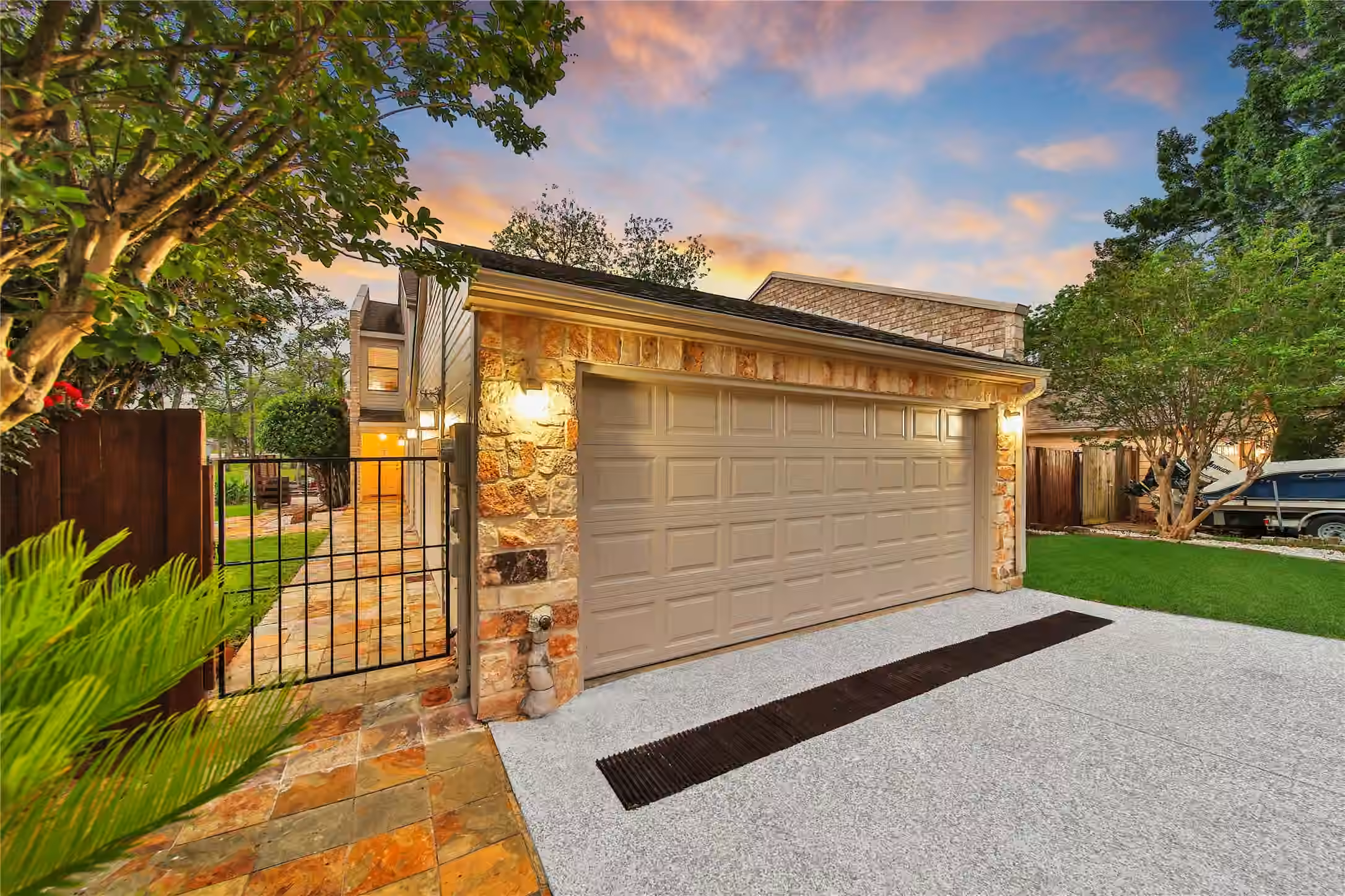 Photo 4 of 734 Lake View Drive, Montgomery, TX