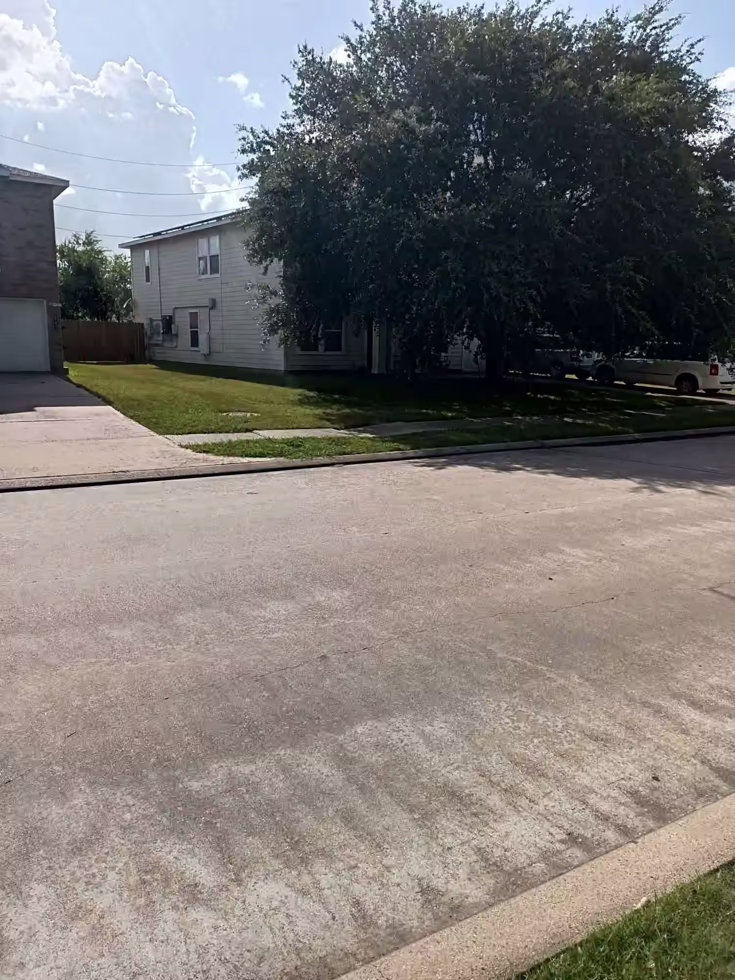Photo 2 of 7707 Greenwood Point Drive, Cypress, TX
