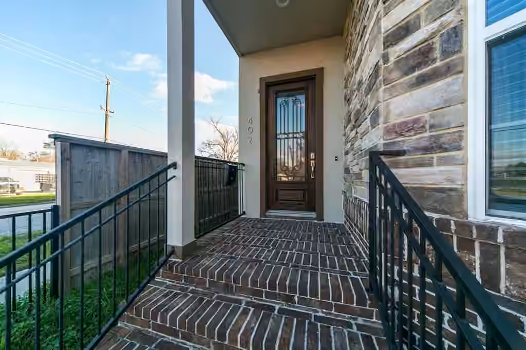Photo 4 of 402 W 28th Street, Houston, TX