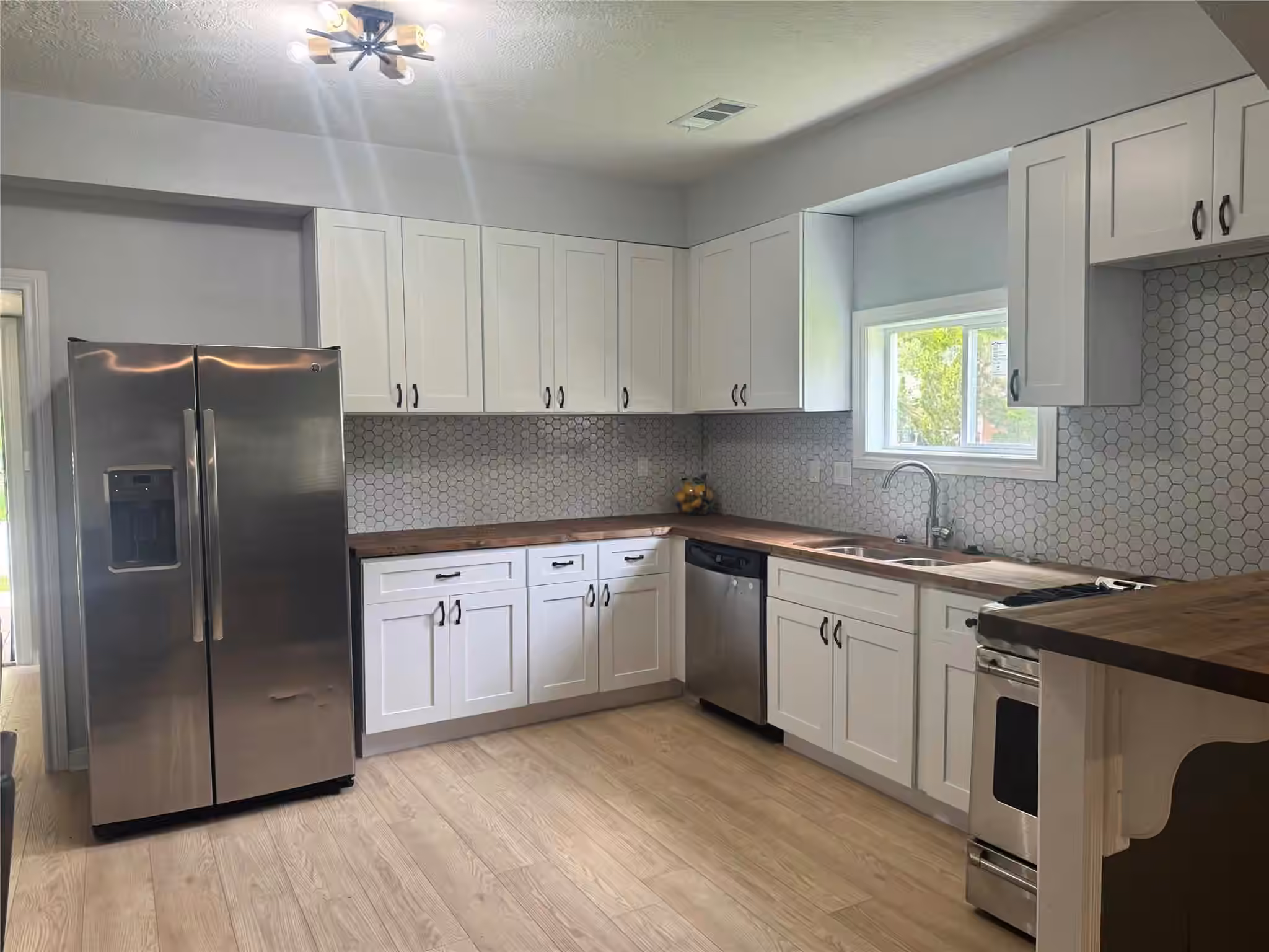 Photo 4 of 125 N Shirley Street, Alvin, TX