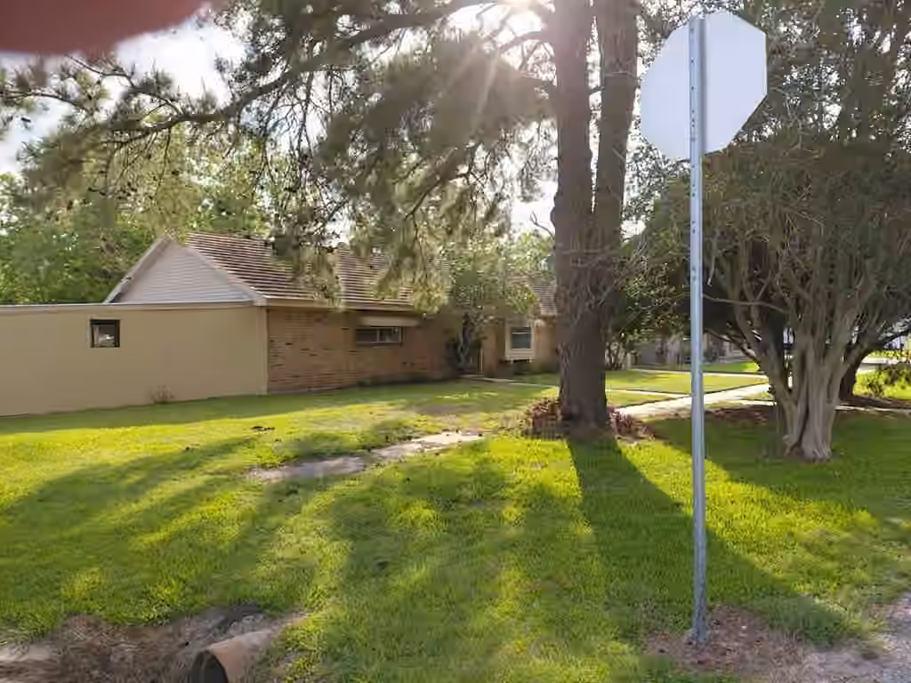 Photo 5 of 1518 Avenue B, Danbury, TX