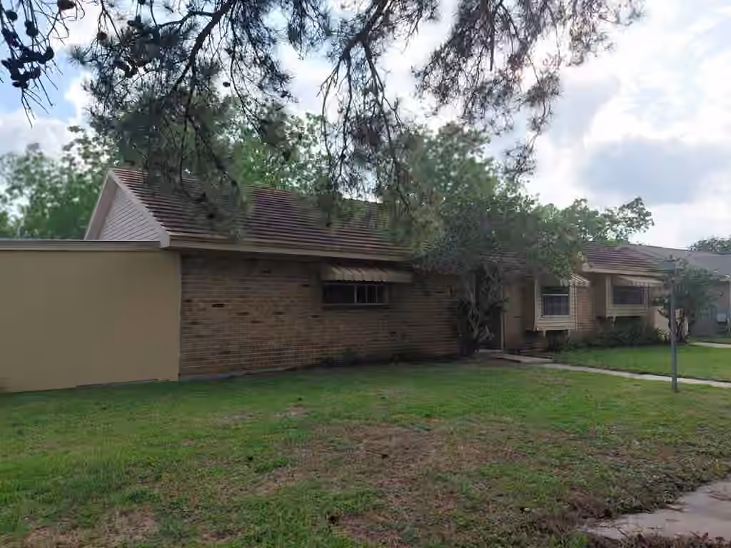 Photo 6 of 1518 Avenue B, Danbury, TX