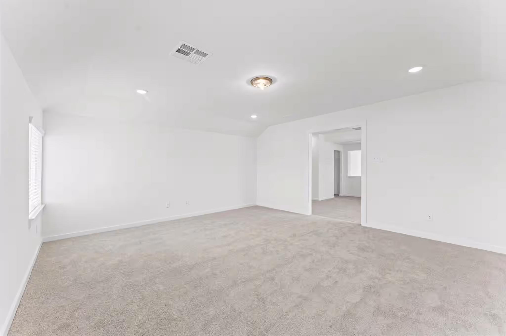 Photo 5 of 8326 Amethyst Valley LN, Angleton, TX