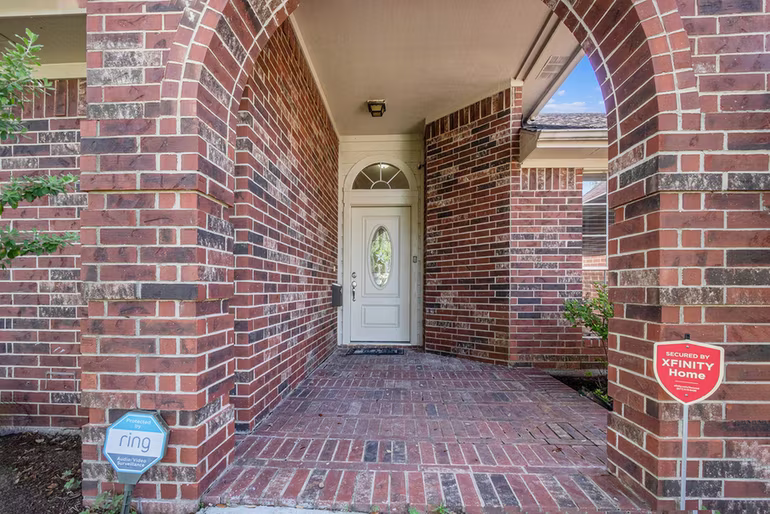 Photo 3 of 4303 Alysheba, Friendswood, TX