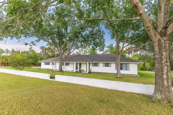 Photo 2 of 145 Camilla Circle, Bellville, TX