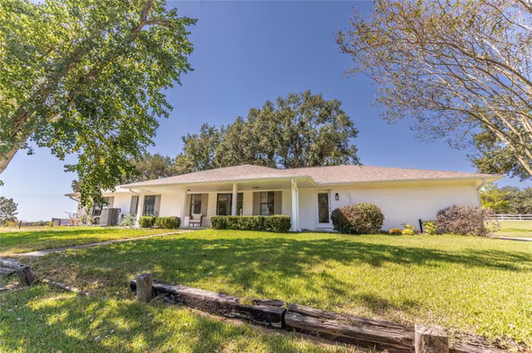 Photo 3 of 145 Camilla Circle, Bellville, TX