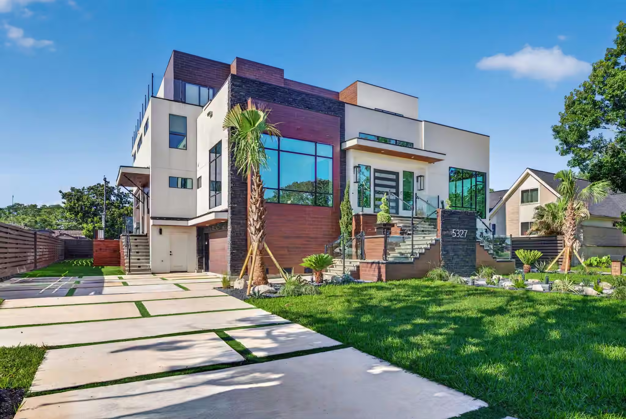 Photo 2 of 5327 S Braeswood Boulevard, Houston, TX