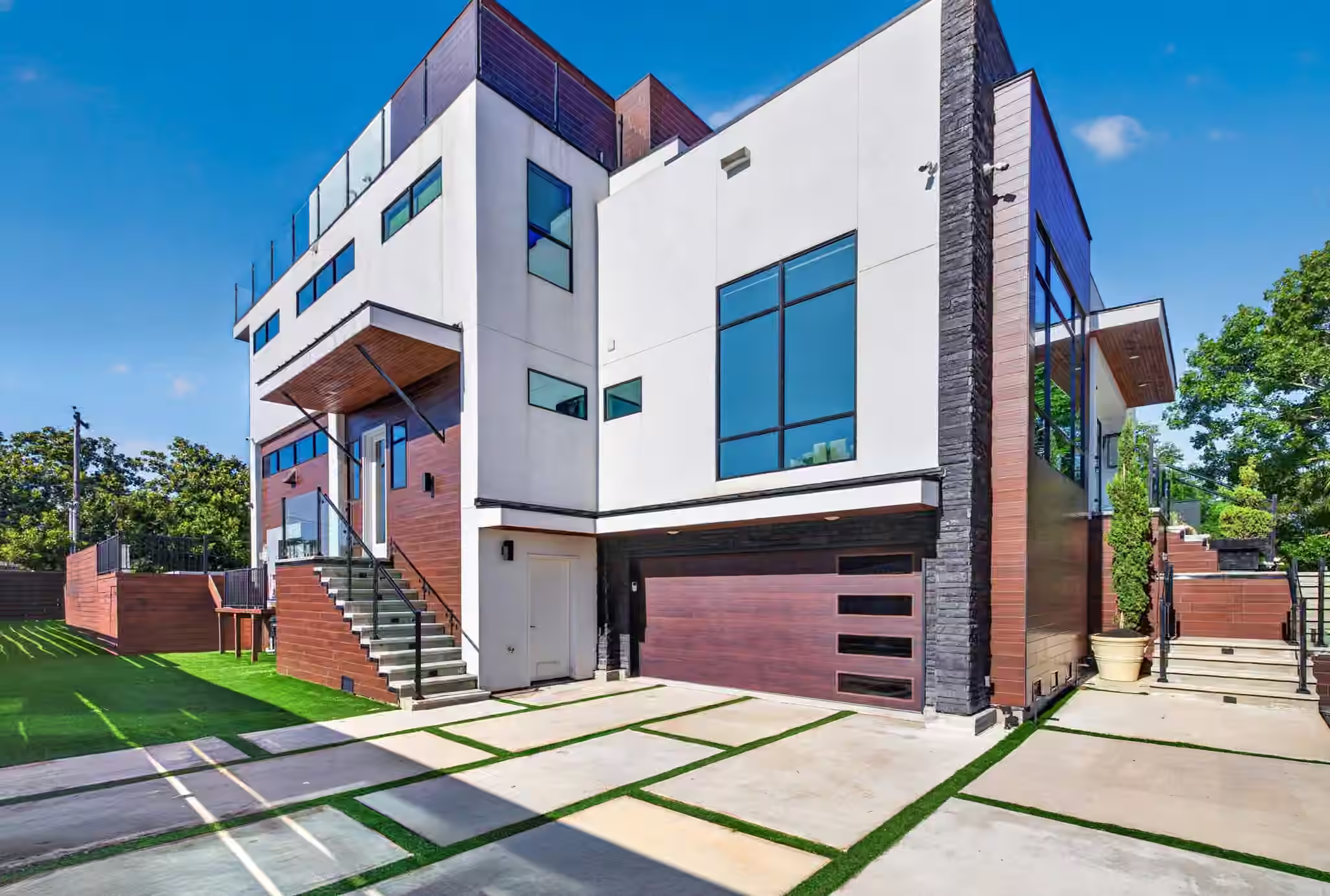Photo 3 of 5327 S Braeswood Boulevard, Houston, TX