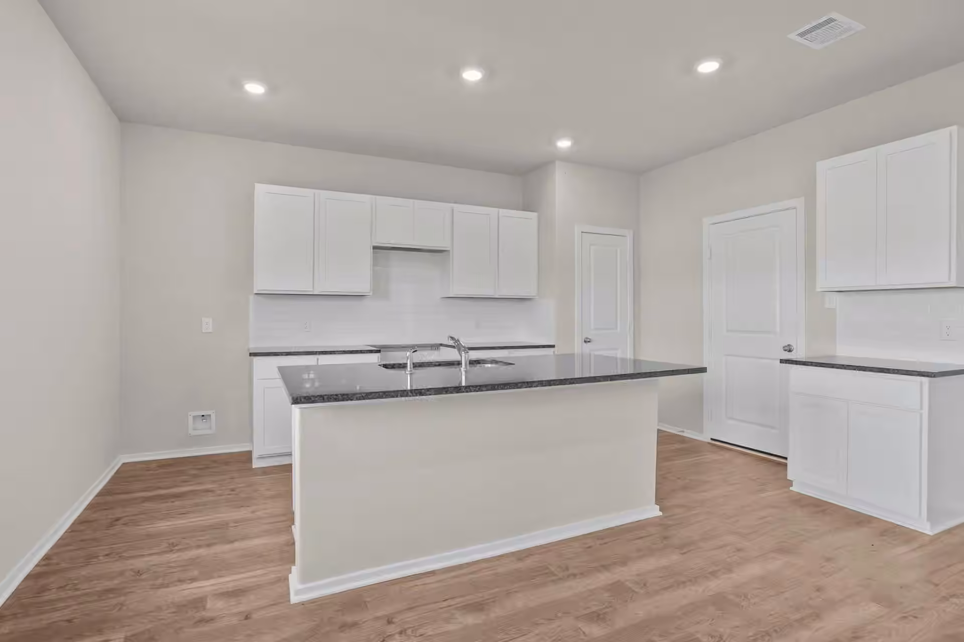 Photo 7 of 19018 Cetara Villa Drive, Hockley, TX