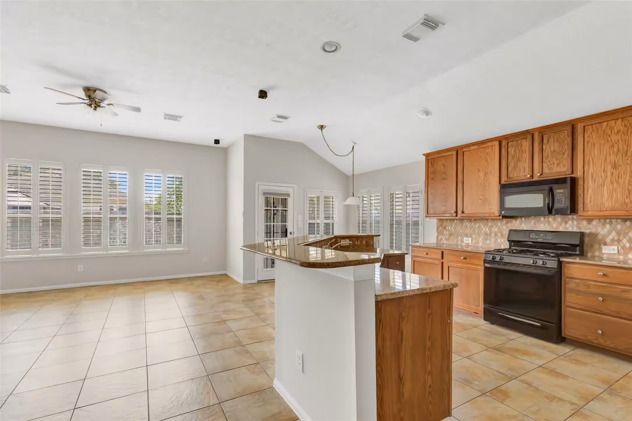 Photo 7 of 16002 NE Sonoma Park Drive, Houston, TX