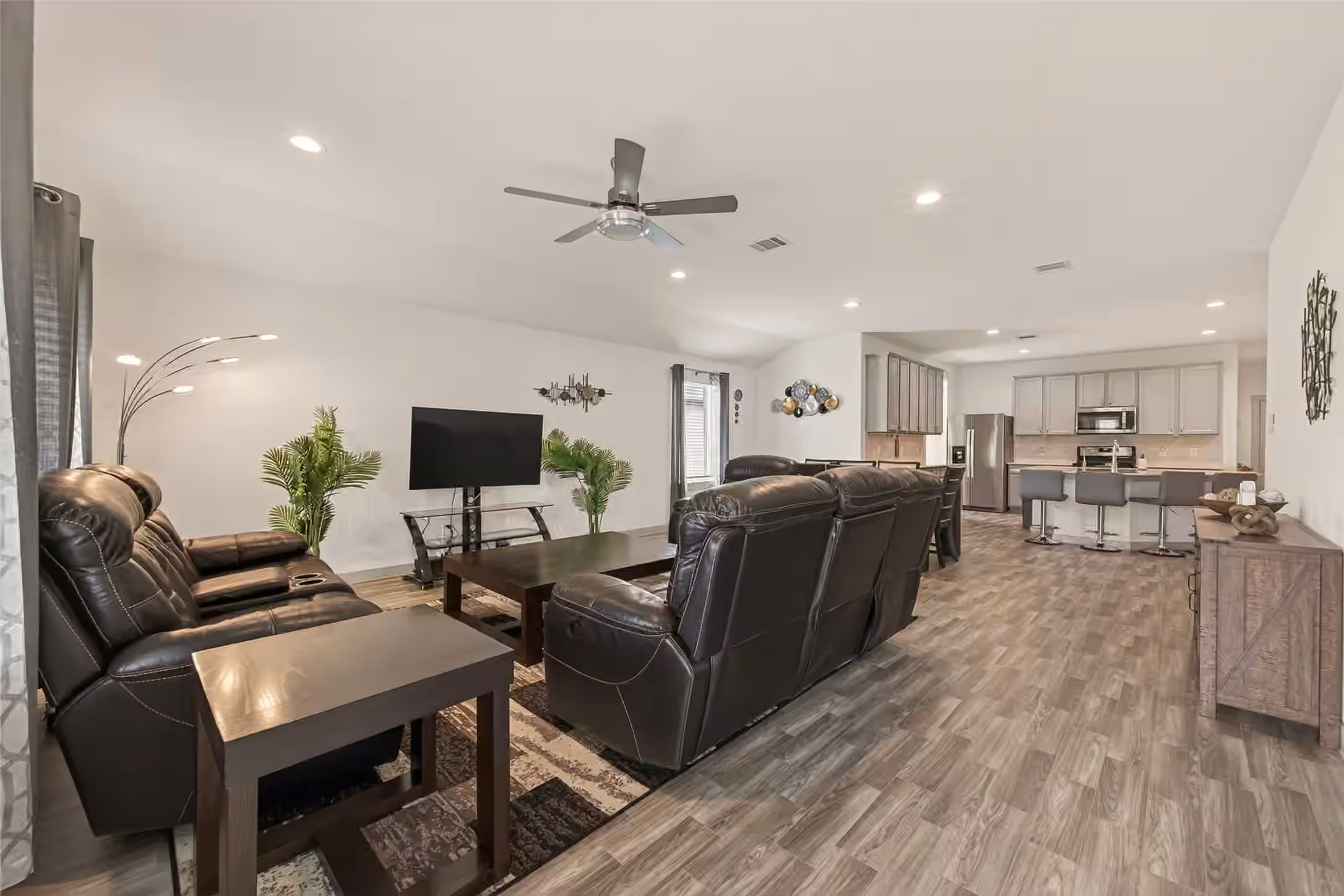 Photo 5 of 707 Silver Kettle Drive, Rosharon, TX