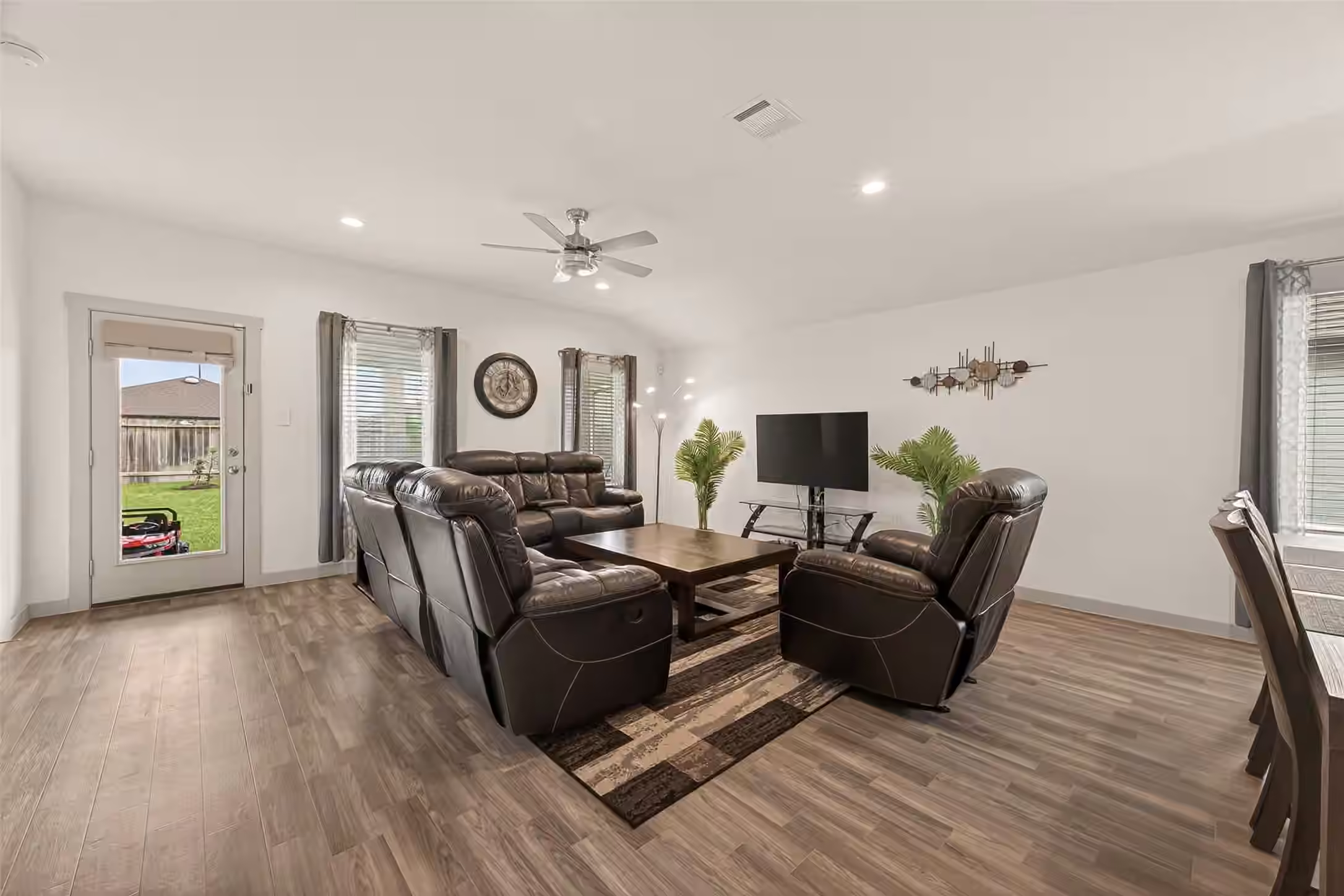 Photo 6 of 707 Silver Kettle Drive, Rosharon, TX