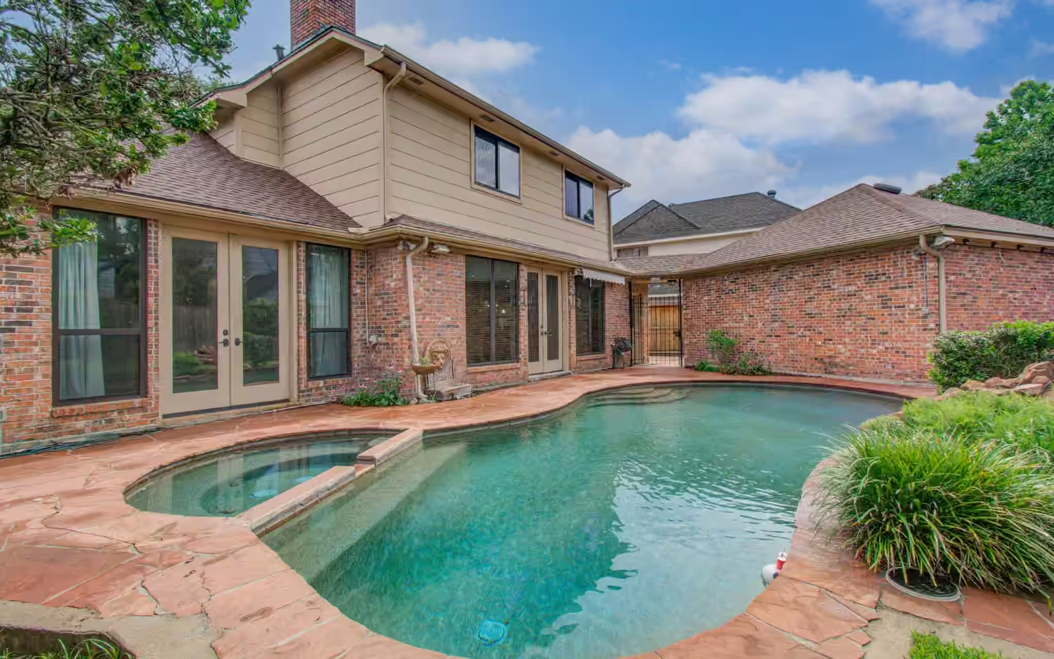 Photo of 2 Hickory Shadows Drive, Houston, TX 77055