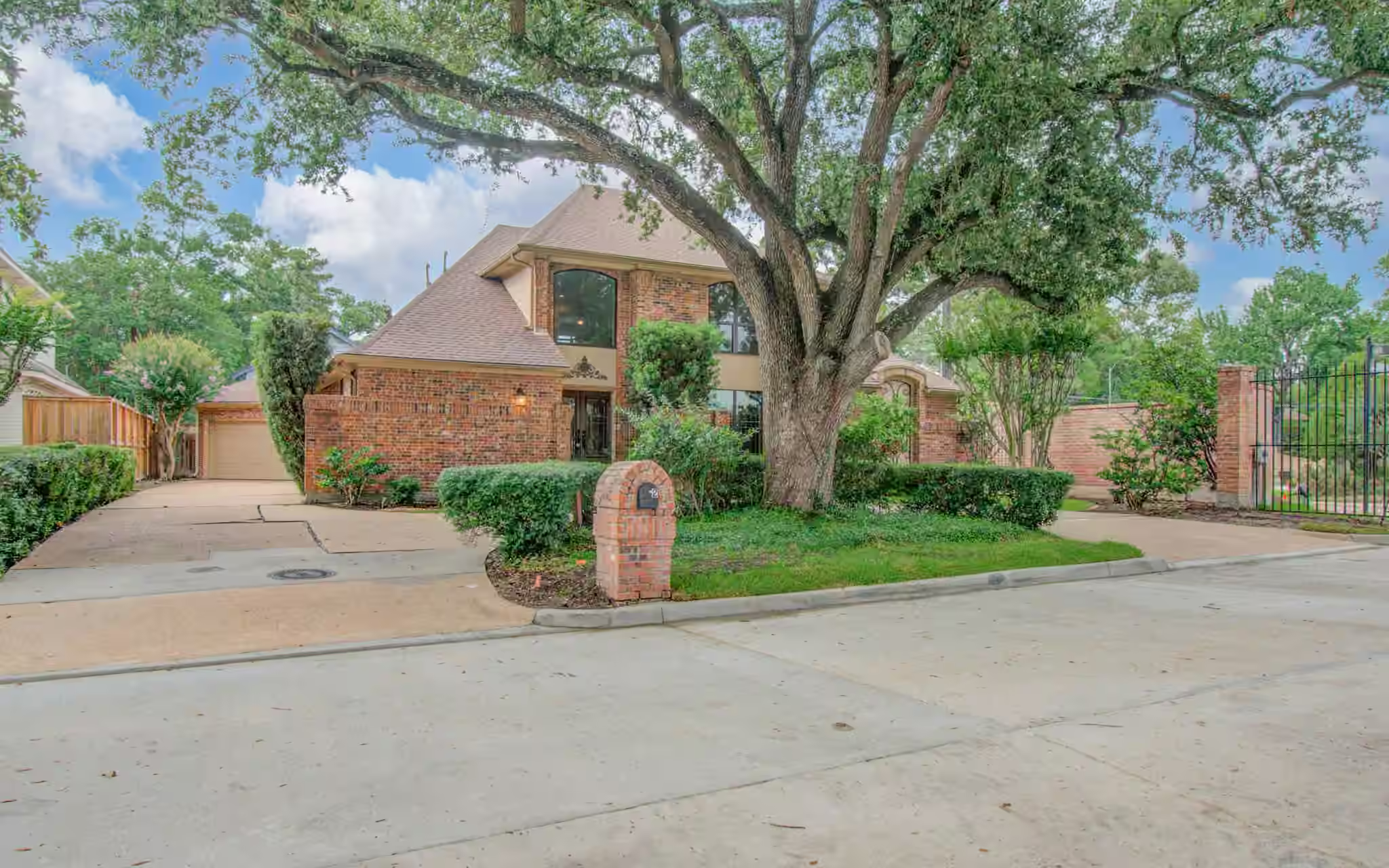 Photo 2 of 2 Hickory Shadows Drive, Houston, TX