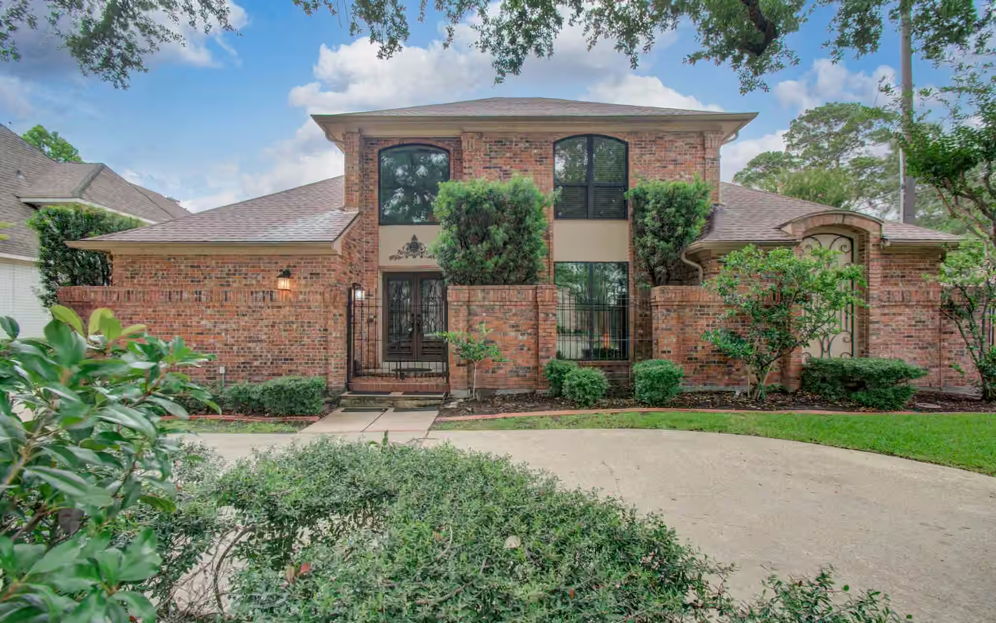 Photo 4 of 2 Hickory Shadows Drive, Houston, TX