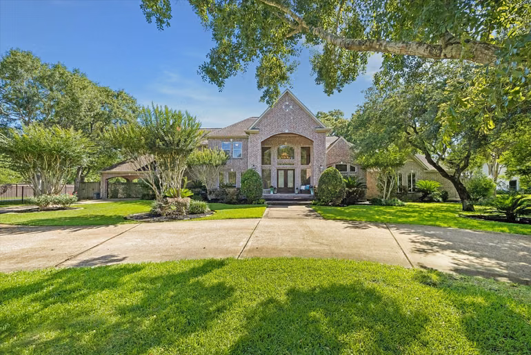 Photo 4 of 109 Sunset Drive, Friendswood, TX