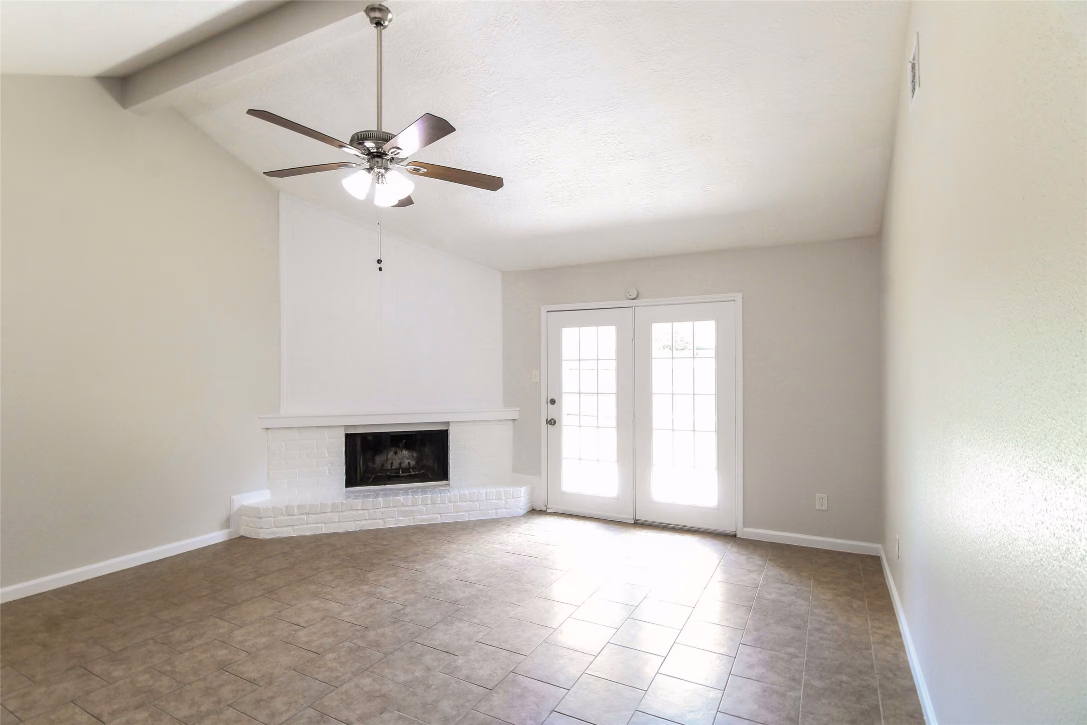 Photo 4 of 1611 Pecan Hollow Street, Pearland, TX