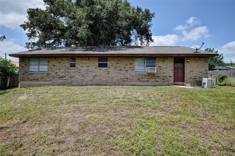 Photo 6 of 921 E 3rd Street, Bellville, TX
