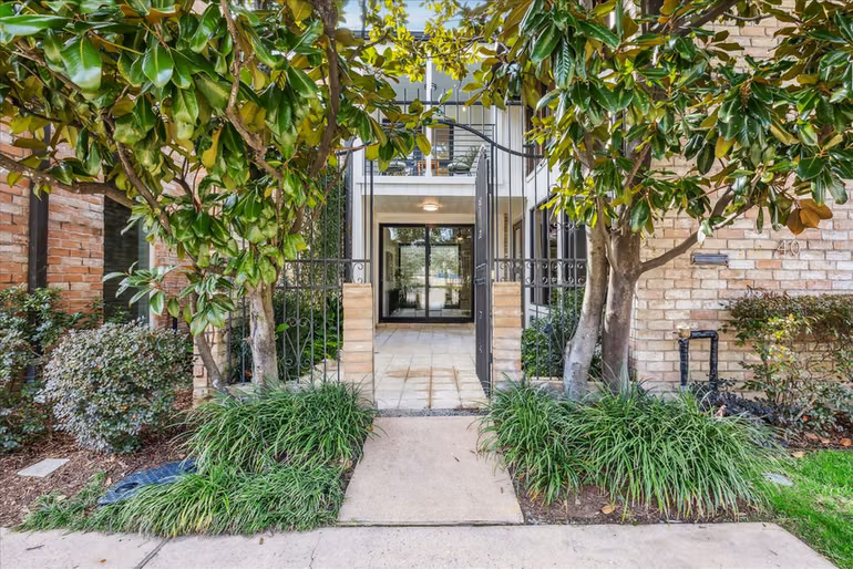 Photo 2 of 40 River Hollow Lane, Houston, TX