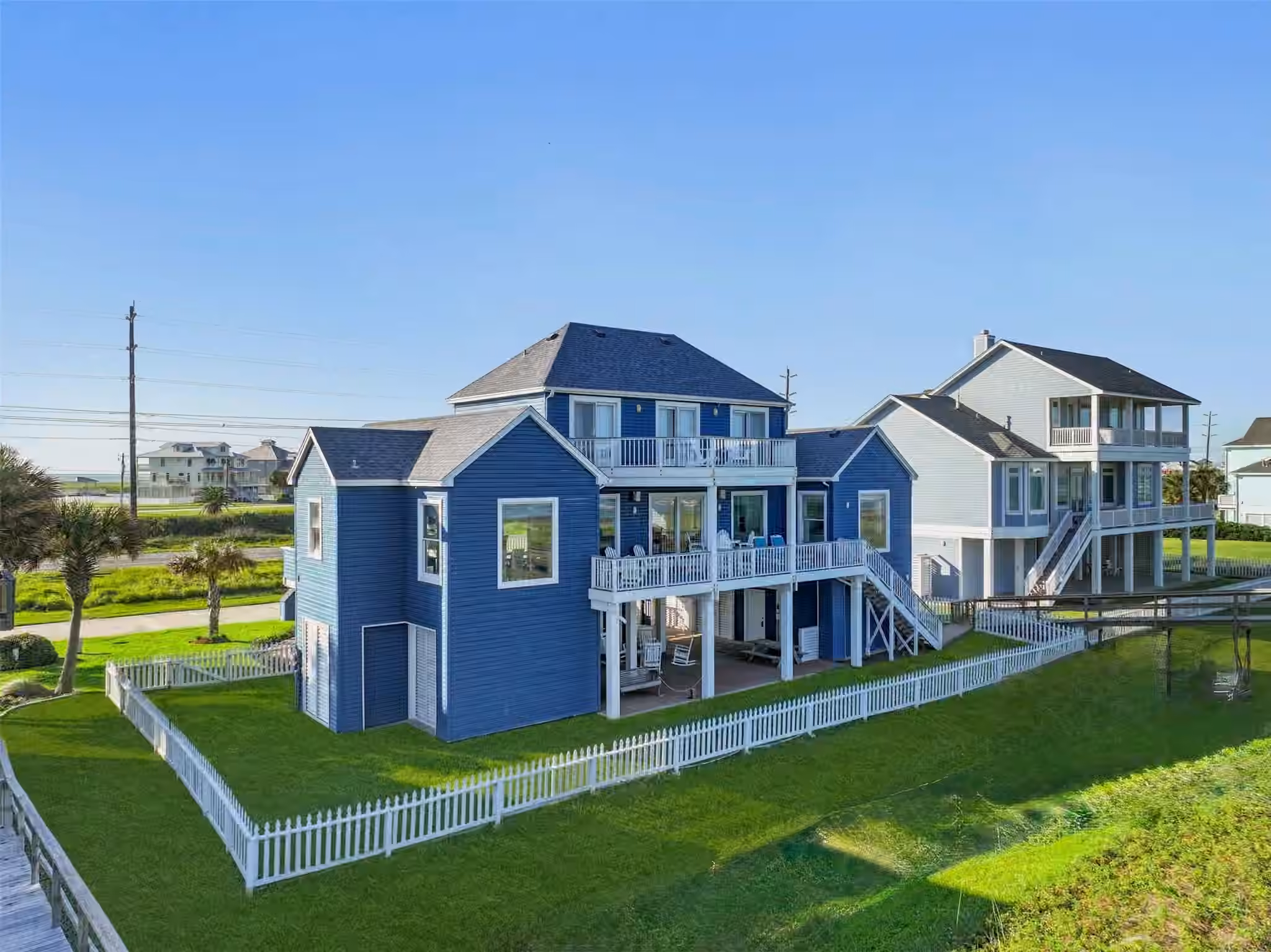 Photo 4 of 21011 W Sand Hill Drive, Galveston, TX
