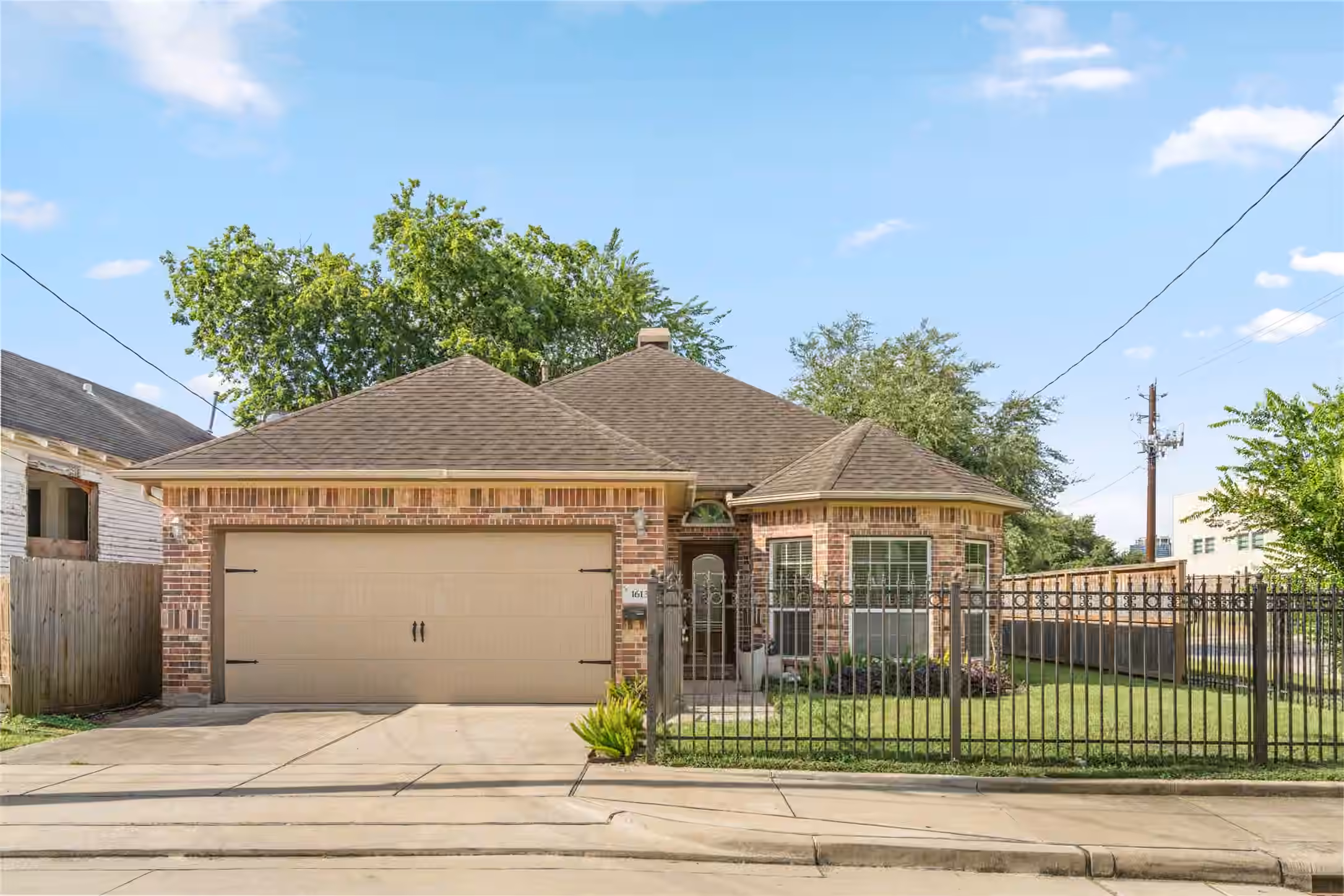 Photo of 1613 Saulnier Street, Houston, TX 77019