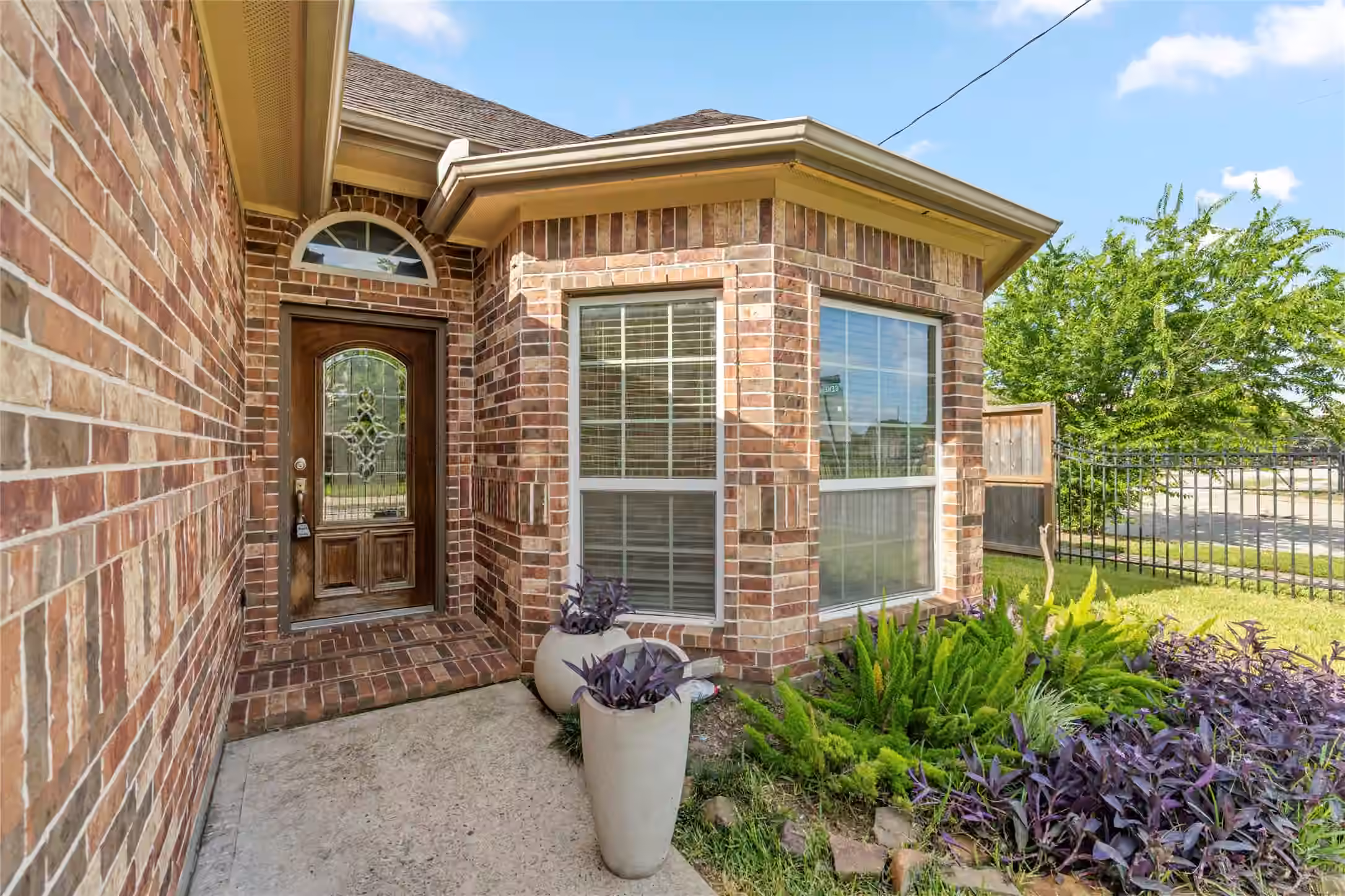 Photo 3 of 1613 Saulnier Street, Houston, TX