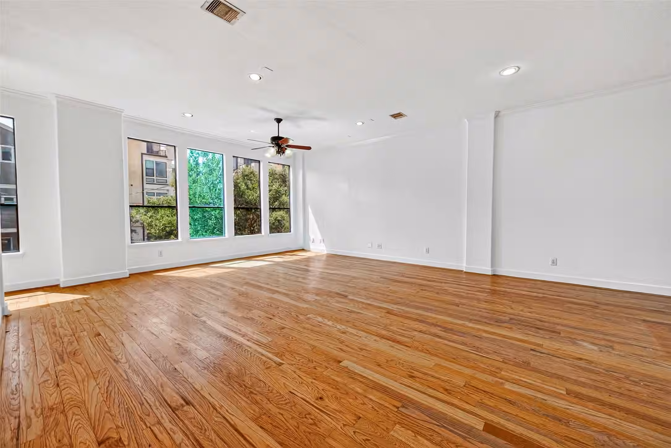 Photo 5 of 2118 Holman Street, Houston, TX