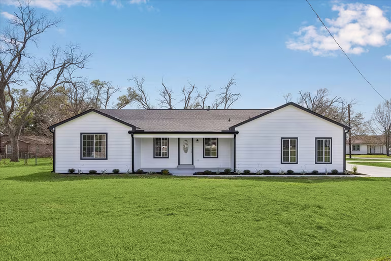 Photo of 1337 S Circle Street, Sealy, TX 77474