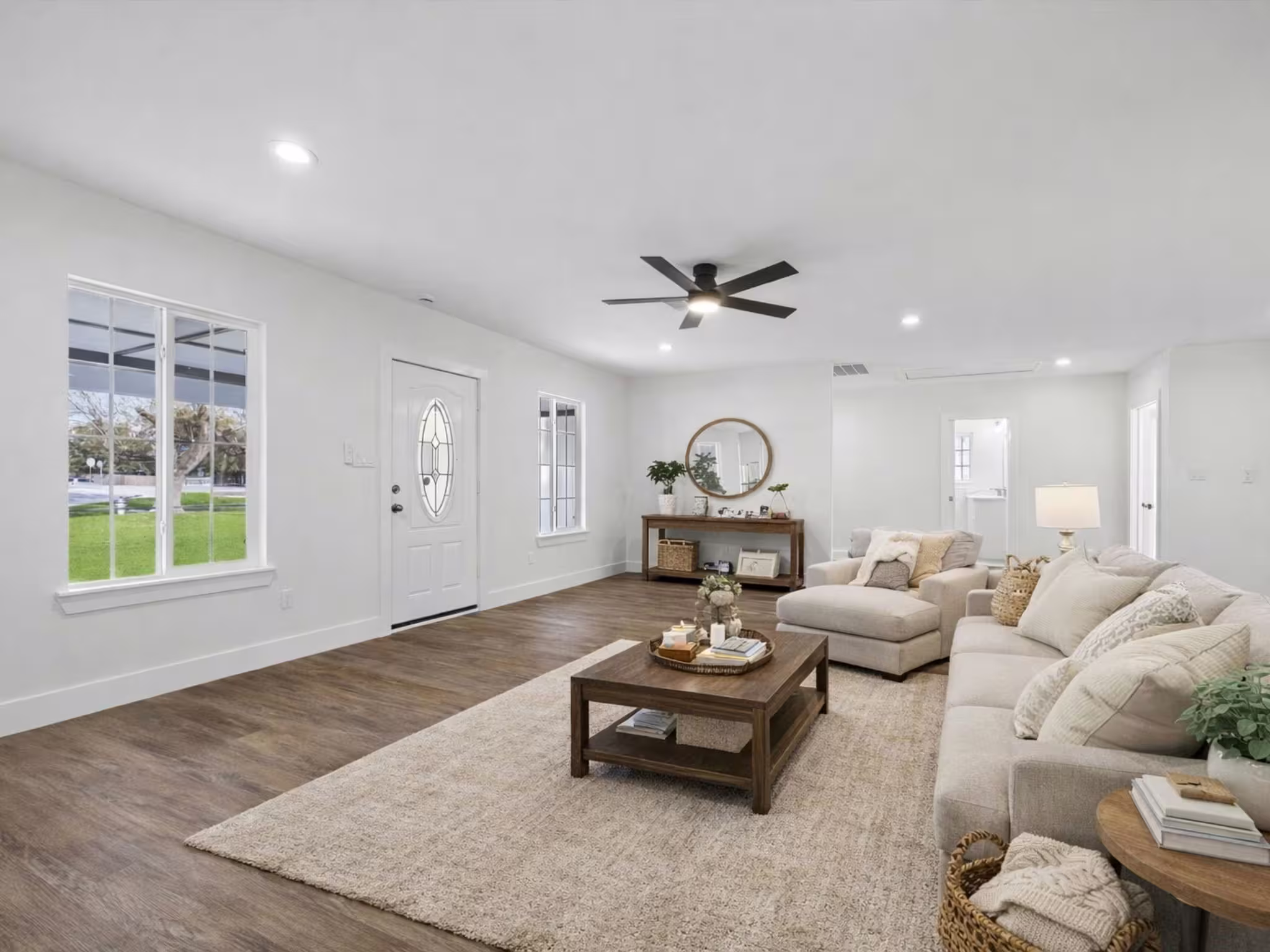 Photo 3 of 1337 S Circle Street, Sealy, TX