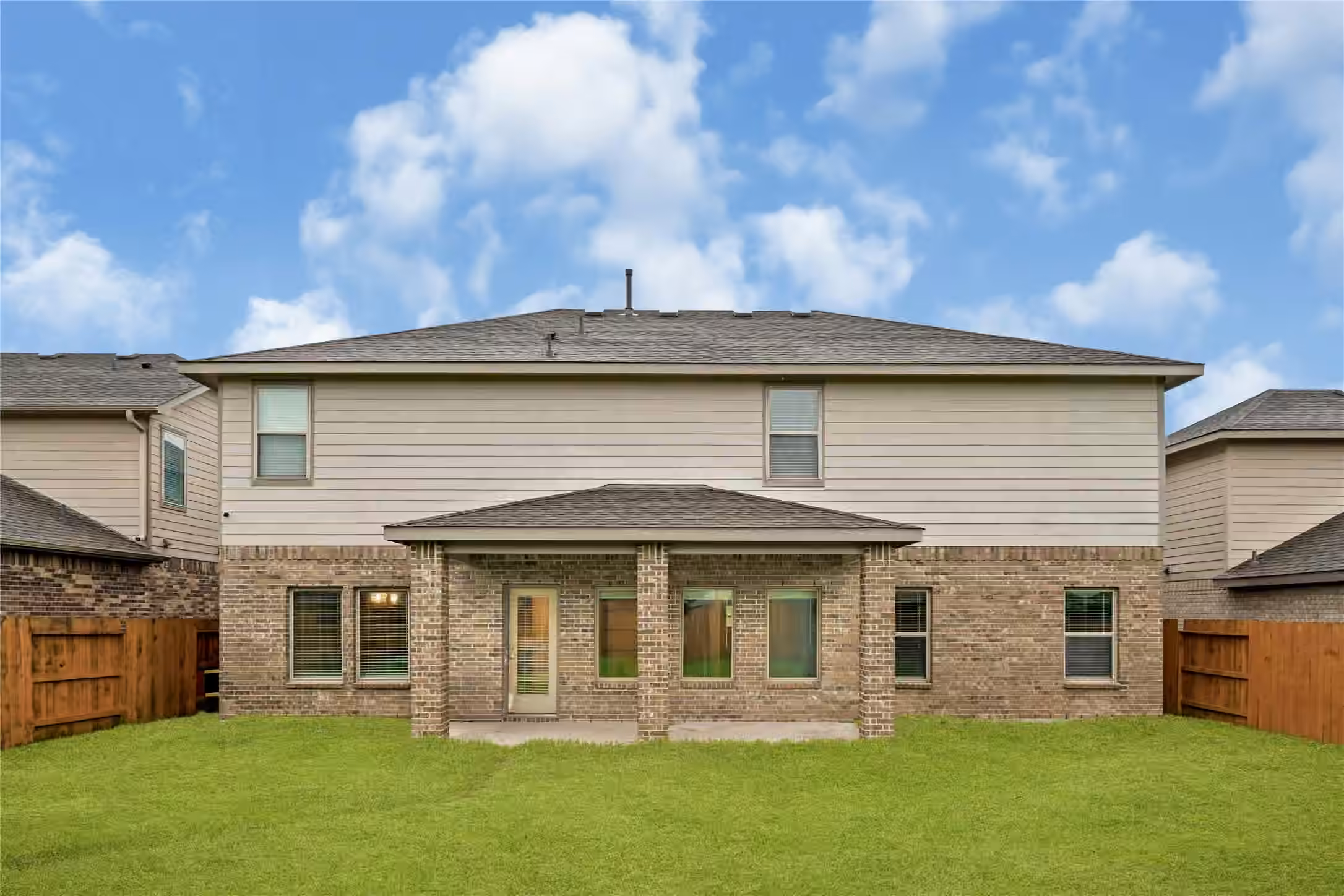 Photo 2 of 1207 Bellingham Park Drive, Missouri City, TX