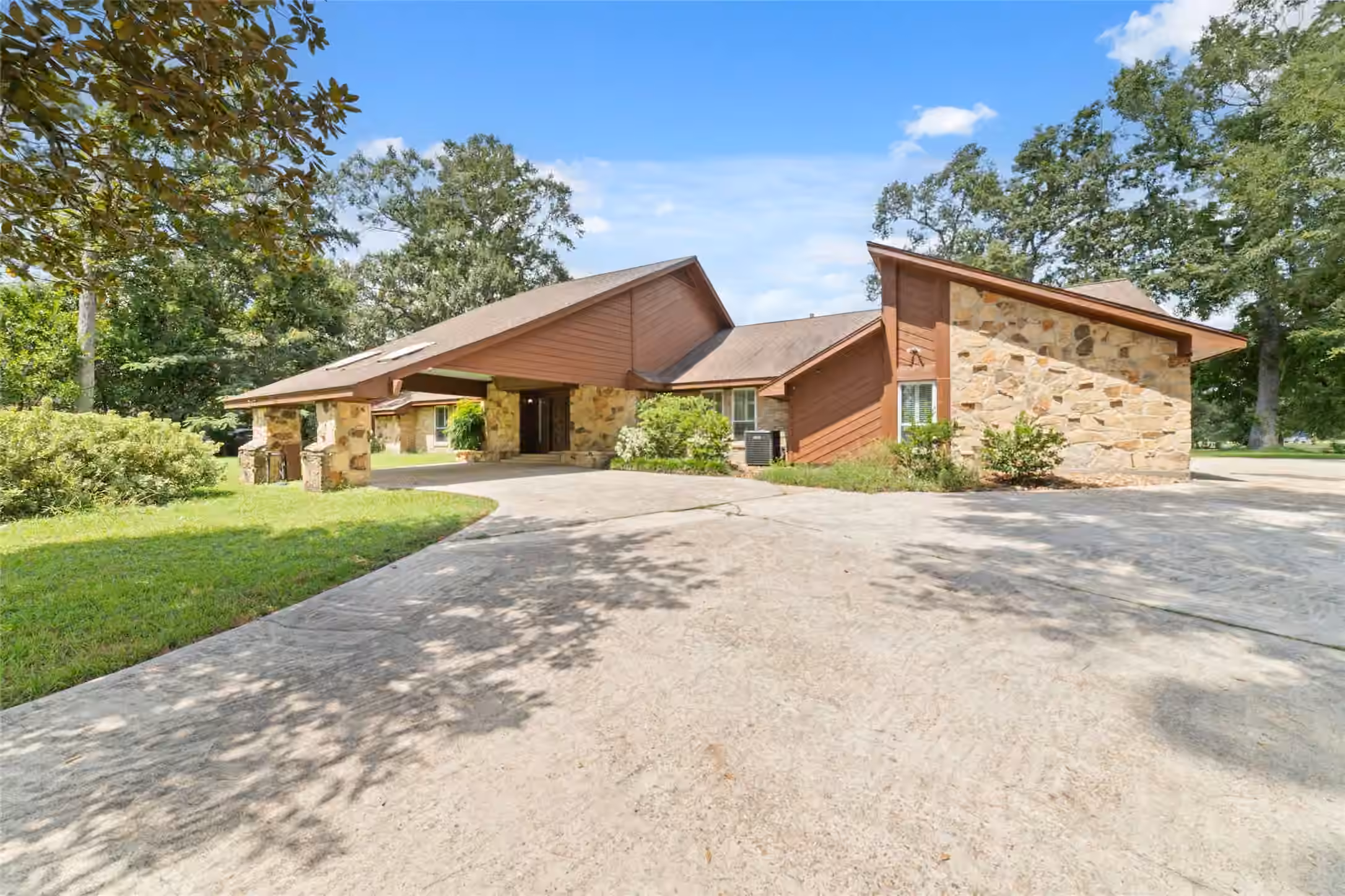 Photo of 601 Brandon Road, Conroe, TX
