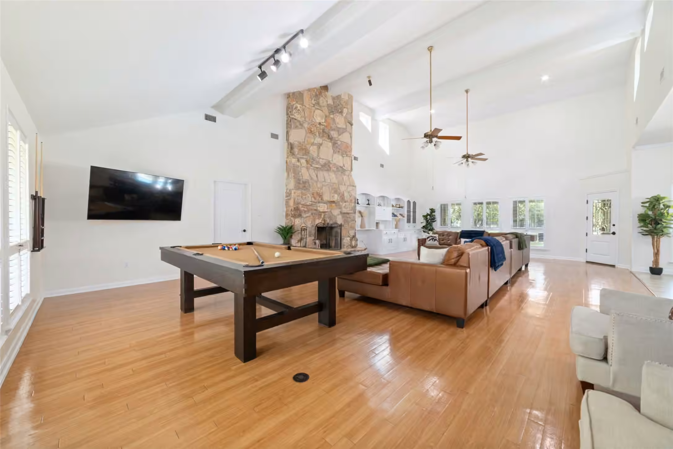 Photo 5 of 601 Brandon Road, Conroe, TX