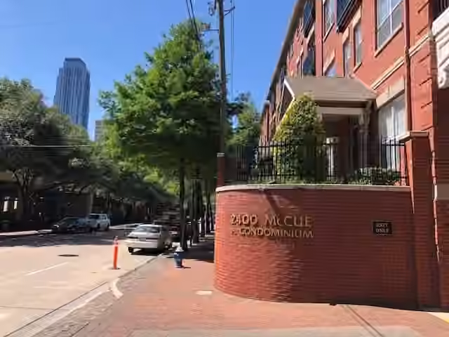 Photo 4 of 2400 Mccue Road 430, Houston, TX