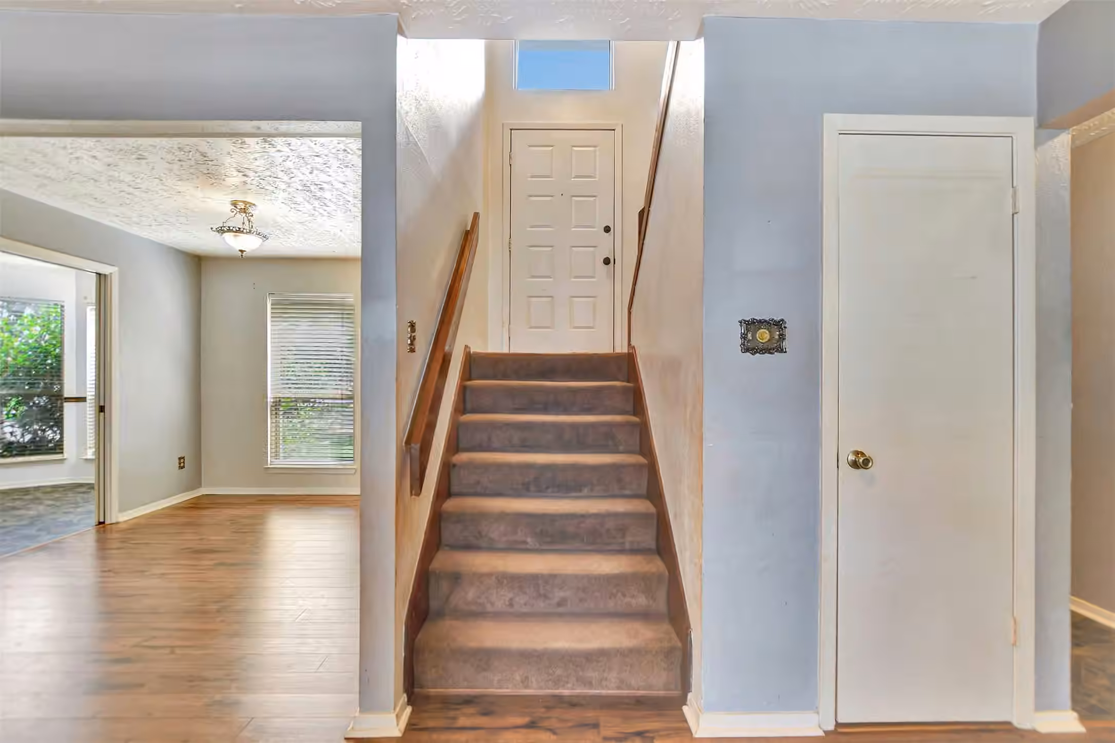Photo 4 of 17327 Thorhill Street, Spring, TX