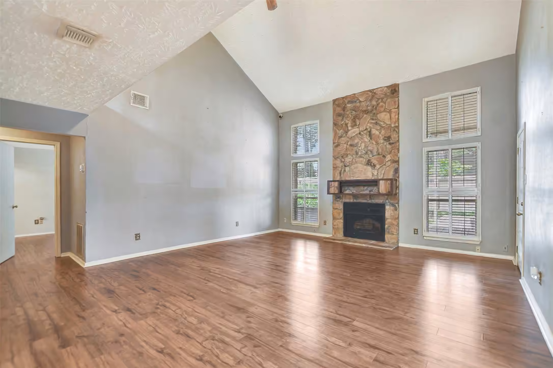 Photo 7 of 17327 Thorhill Street, Spring, TX