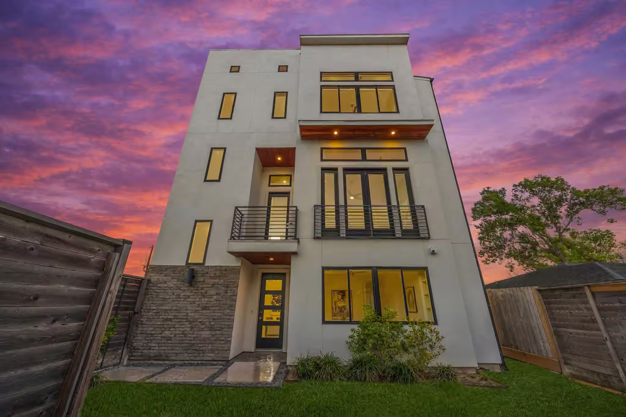 Photo 2 of 7327 Shadyvilla Pointe Drive, Houston, TX
