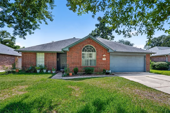 Photo 4 of 3002 Overland Trail, Dickinson, TX