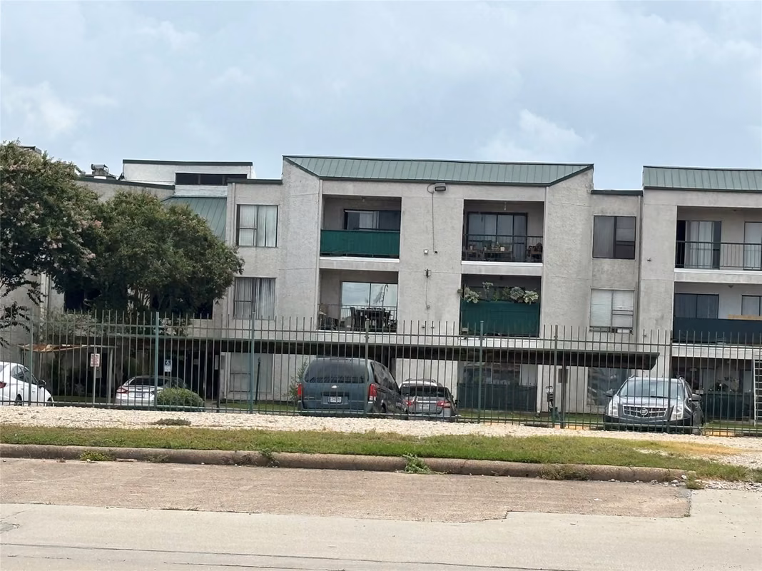 Photo 2 of 2818 S Bartell Drive 29, Houston, TX