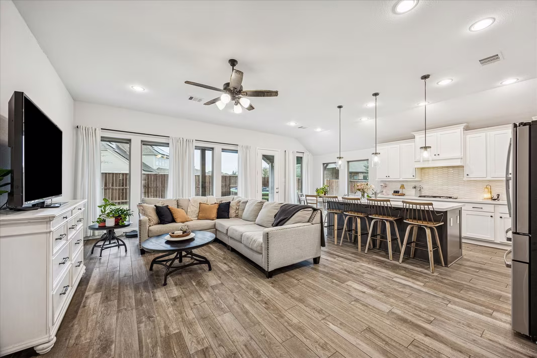 Photo 3 of 4527 Peloton Road, Rosharon, TX